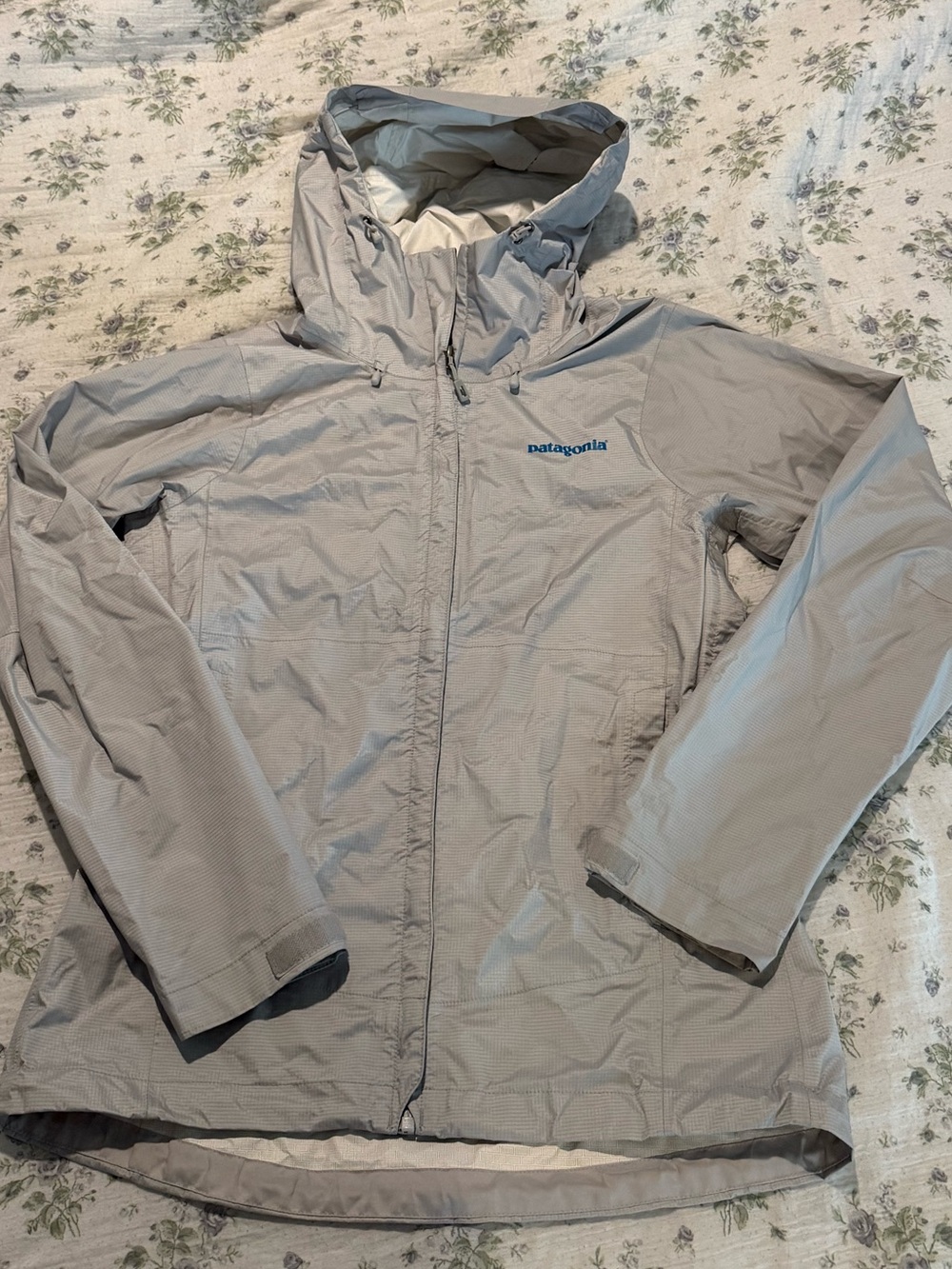 Patagonia Light Gray and Charcoal Women's Jacket